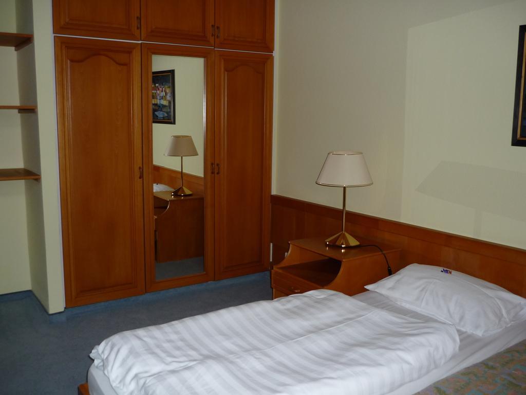 Öreg Malom Hotel Csepreg Rum bild
